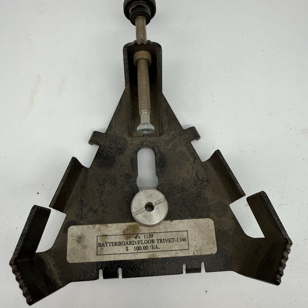 Vintage BATTERBOARD FLOOR TRIVET-1146